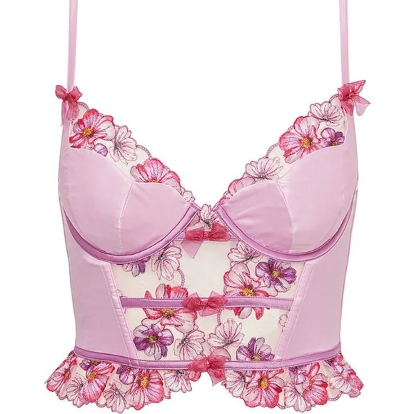 未開封♡Lumignon ♥ Valentine check bustier Who would we be without the Cinched Corset Top? It's just a